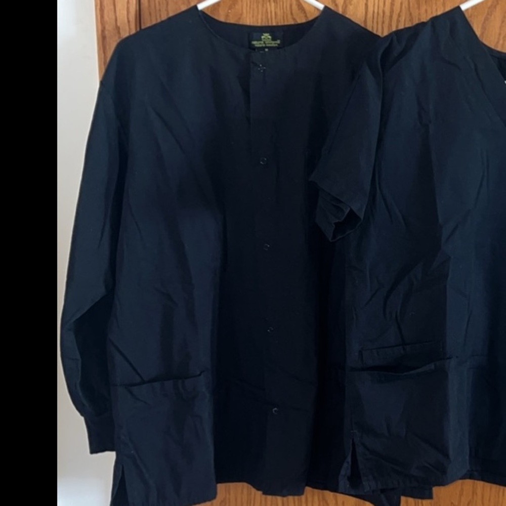 Women’s black scrub jacket uniform size medium